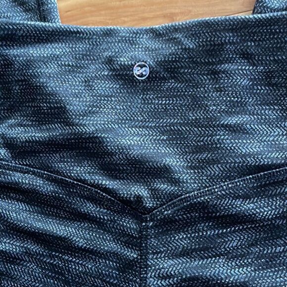 ABS black/gray/white subtle print high waisted leggings. Medium. - Picture 5 of 7